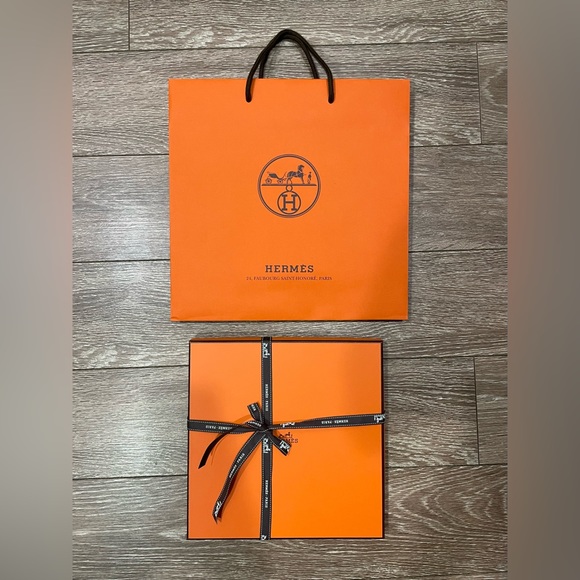 EMPTY Hermes scarf gift box - Picture 1 of 6